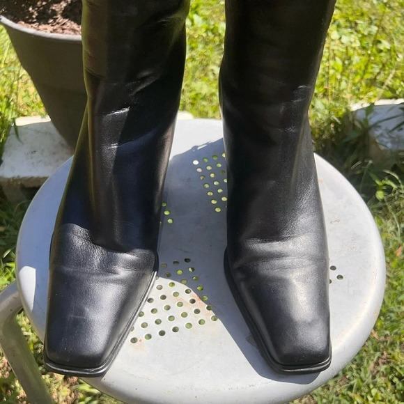 Stuart Weitzman7.5AA, rear zip closure, Black leather2.25” heel booties, - Picture 2 of 7